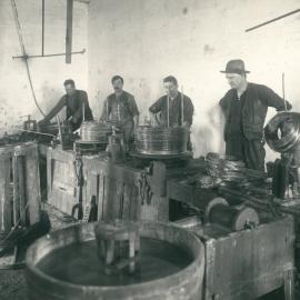 Second Peace Loan Campaign in NSW - Ex-Servicemen assisted in various trades by Repatriation: wiremaker