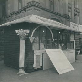 Second Peace Loan Campaign in Vic. - “Diggerville”, Melbourne, a typical hut