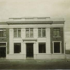 Commonwealth Bank of Australia - Branches - Townsville - Exterior upon completion - 1924 (plate 74)