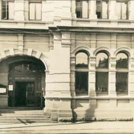 Commonwealth Bank of Australia - Branches - Hobart - Exterior - Portion of GPO Elizabeth & Macquarie Streets Agency - 1913 (plate 93)