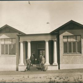 Commonwealth Bank - Branches - Canberra - Exterior - 1 October 1913 (plate 100)
