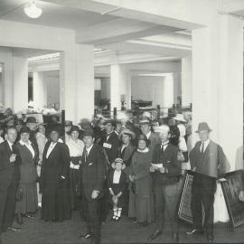War Loan Department Post Office Chambers, Sydney - Closing day 6th War Loan - 10 April 1918 (plate 230)