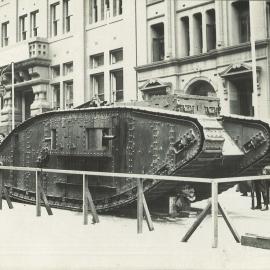 Commonwealth Bank -  Seventh War Loan - Campaign Activities - Sydney - Melbourne tank in Moore Street - 5 October 1918 (plate 252)