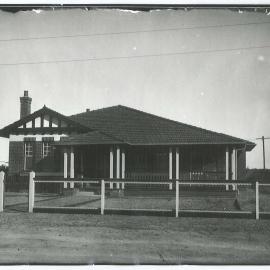 Commonwealth Bank - Manager's residence - Merriden - Exterior - 1929 (plate 287)