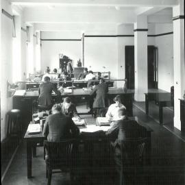 Commonealth Bank - Head Office staff at work - 8 September 1916 (plate 352)