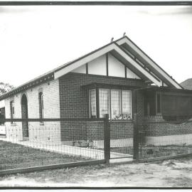 Commonwealth Bank - War Service Home - Bogle Street, Manly (side view) (plate 374)