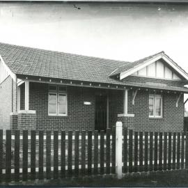 Commonwealth Bank - War Service Home - Daisy Street, Enfield (side view) (plate 378)
