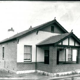 Commonwealth Bank - War Service Home - Weatherill Street, Ashfield (side view) (plate 384)