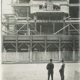 Commonwealth Bank - Head Office cnr Pitt Street & Martin Place - Construction of the Bank's Coat of Arms attached to the Pitt Street frontage - 31 July 1915 (plate 584)