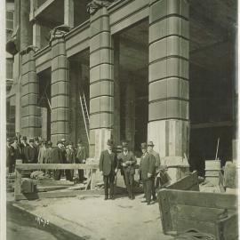Head Office - Construction, visitors - Lord Mayor and Aldermen of the City Council - 12 April 1915 (plate 669)