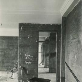 Commonwealth Bank - Head Office cnr Pitt Street & Martin Place - Construction - Cornice on the 5th floor - 4 November 1915 (plate 682)