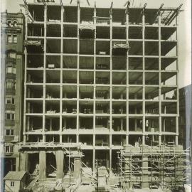 Commonwealth Bank - Head Office - Cnr Pitt Street & Martin Place - Construction - Moore Street frontage showing steel structure encased in concrete - 8 May 1915 (plate 698)