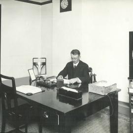 Commonwealth Bank - Staff - Mark Baker Young - c.1916 (plate 720)