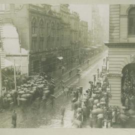 Commonwealth Bank - Head Office cnr Pitt Street & Martin Place - Laying of Foundation Stone - Crowd witnessing ceremony - 14 May 1913 (plate 745)