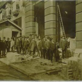 Head Office - Construction visitors - 11 May 1915 (plate 756)