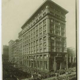 Commonwealth Bank - Head Office, 120 Pitt Street - Opening Ceremony - View of crowd outside building - 22 August 1916 (plate 771)