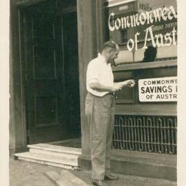 Albury - Dean St. - Manager removing name plate