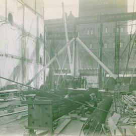 Melbourne - Premises, 367 Collins St. - Construction - Lifting main front girders into position - 28 April 1922