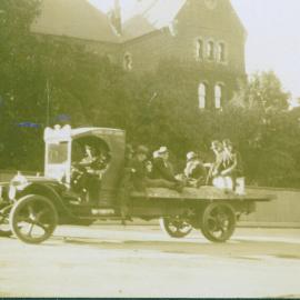 Melbourne - Premises, 367 Collins St. - Truck transporting gold sovereigns to new premises - July 1924