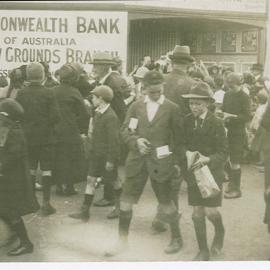 Perth - Showground premises - Exterior and crowd, side view - October 1925