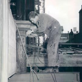 Melbourne Project - December 1961-September 1966 - Removal of temporary steelwork to provide clearance for 16" doors - 30 May 1964