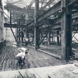 New Head Office Building - June 1960-January 1963 - Laying tangbar on roof of strongroom No. 3 - 4 January 1962