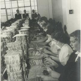 Note Issue Branch - Checking notes prior to destruction - 1956